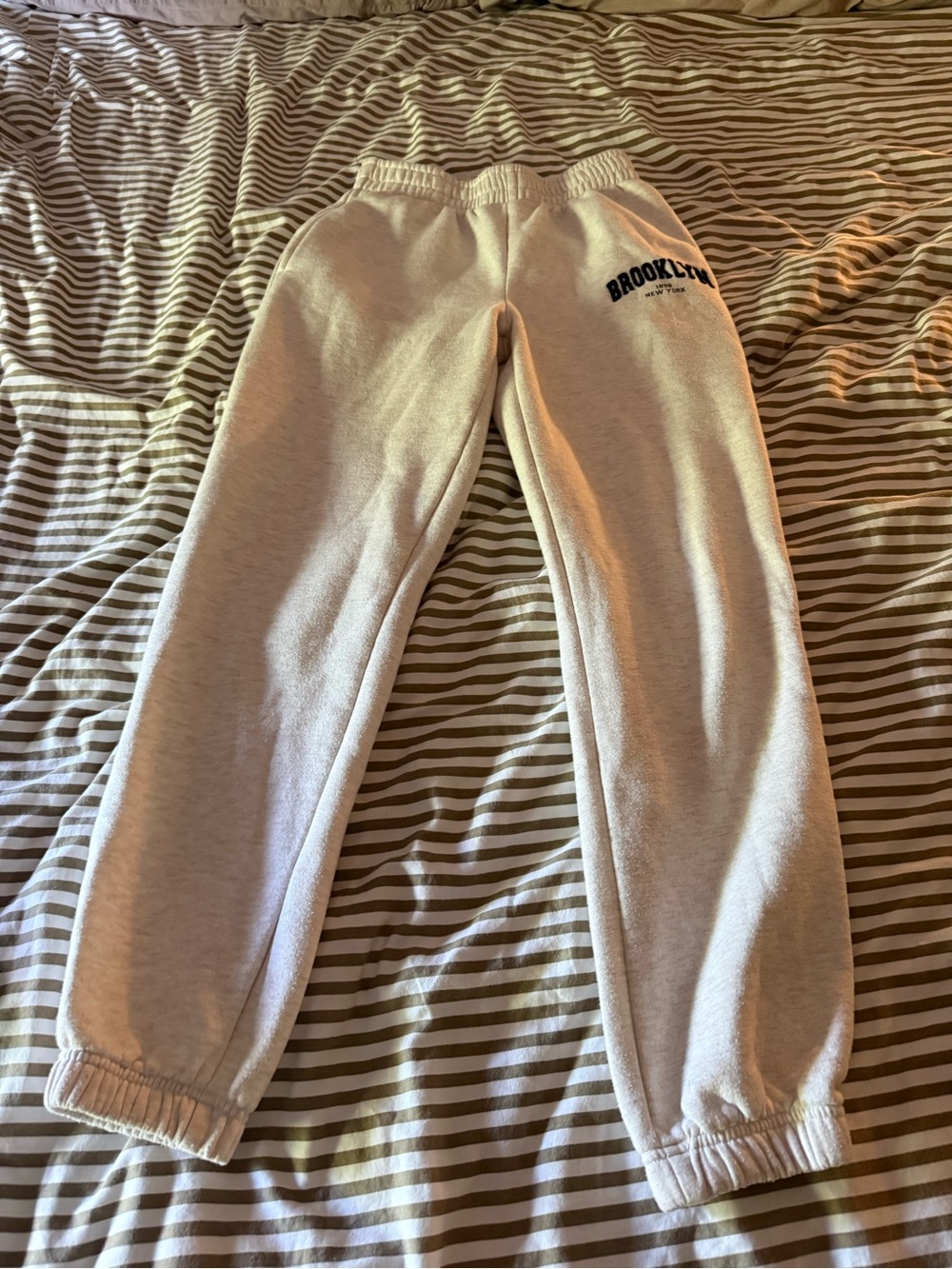 Aeropostale Cream Sweatpants with Brooklyn Script